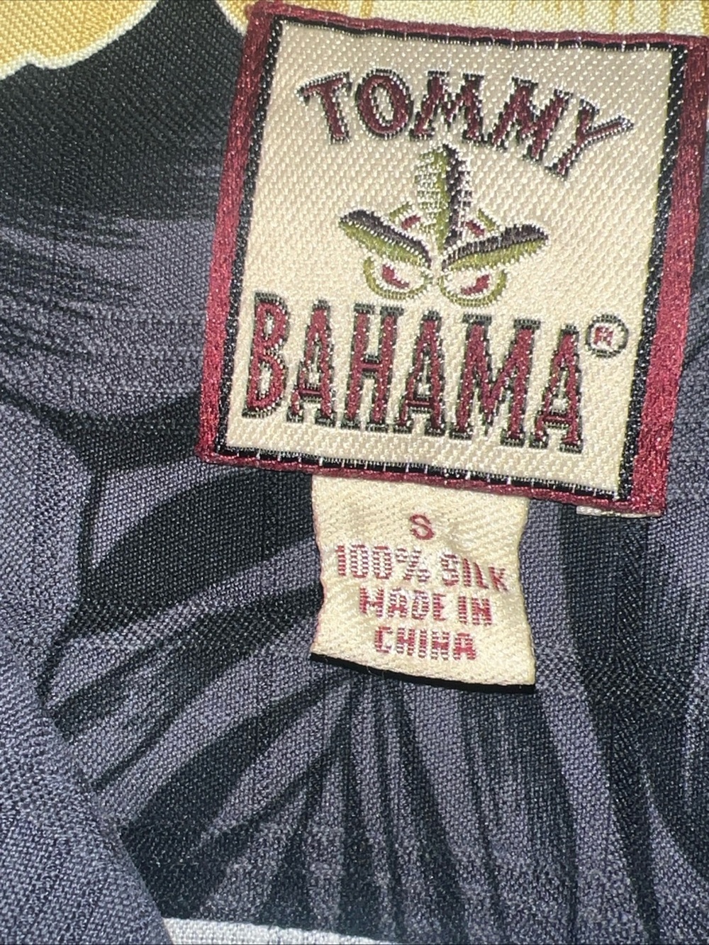 Tommy Bahama Men 100% Silk Gray Yellow Floral Hawaiian Shirt Sz S Resort Beach - Picture 3 of 14
